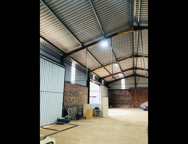330M² BUILDING TO LET IN WILLOWTON INDUSTRIAL